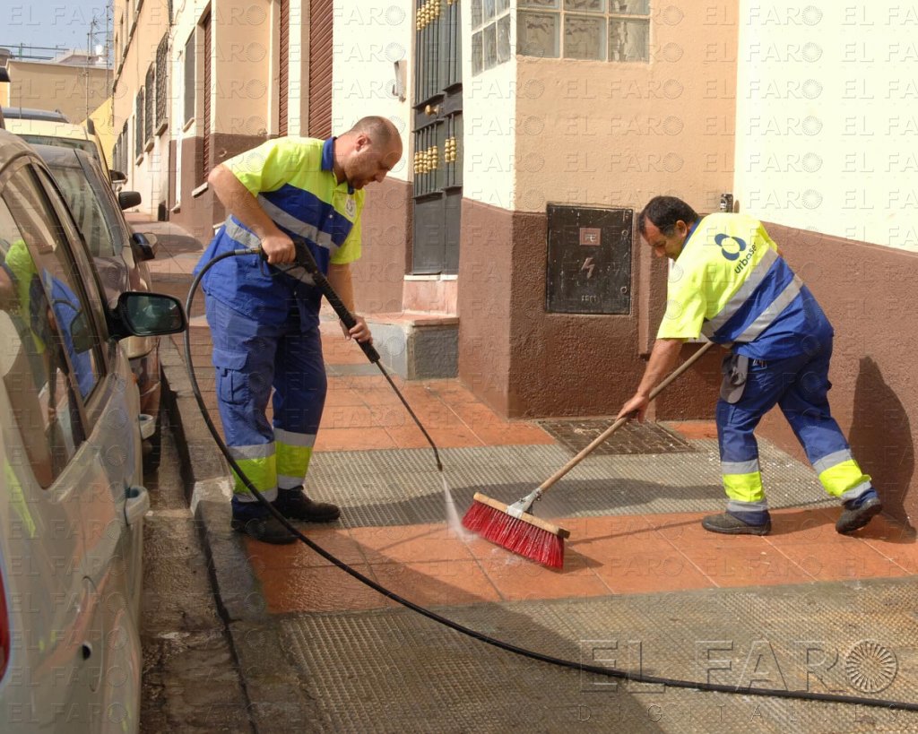 Los Verdes pide que se baldeen las calles a menudo “en días de calor”
