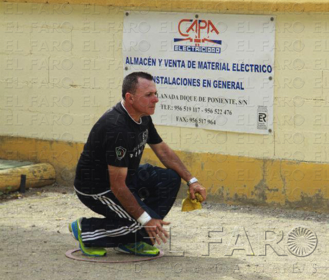 José Domínguez se aleja de sus perseguidores