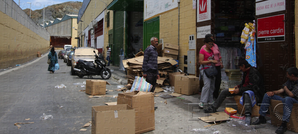 Los comerciantes del Tarajal piden seguridad y flexibilidad “para poder trabajar bien”