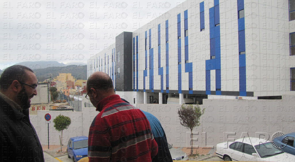 Los vecinos cercanos al centro de los MENA piden a la Ciudad “que cumpla”