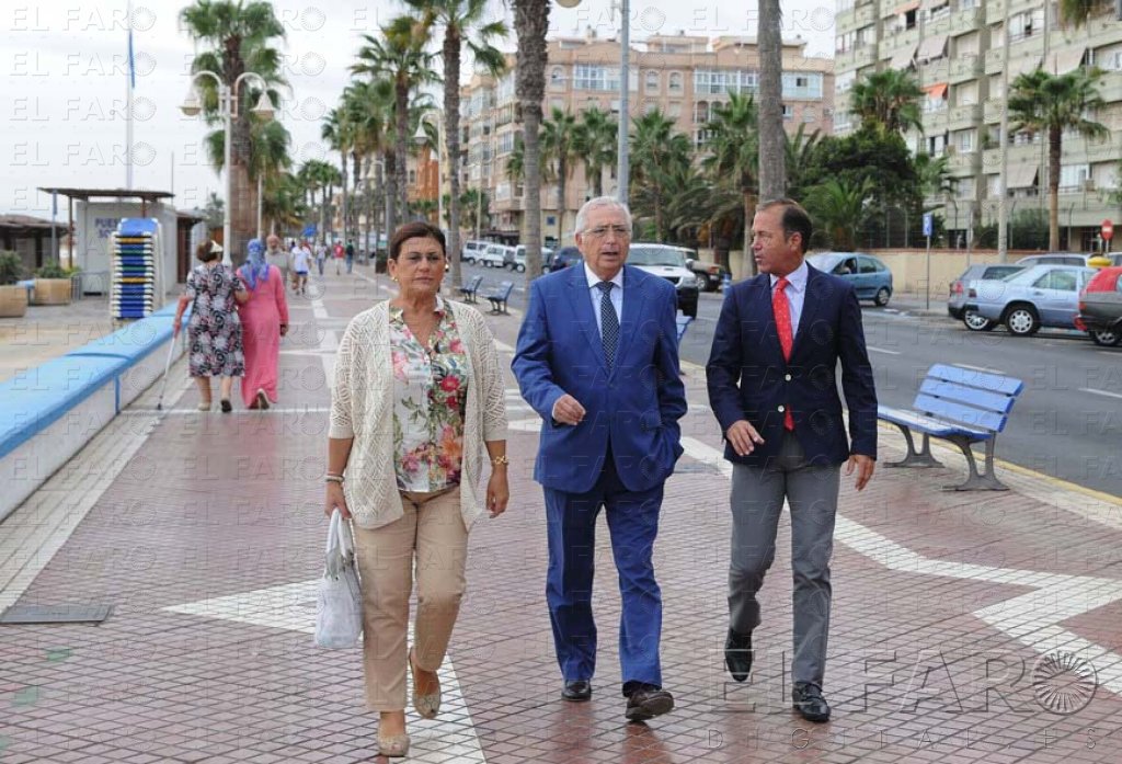Imbroda anima a los melillenses a usar menos el coche y andar más a menudo