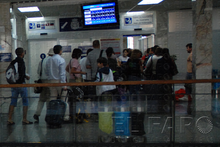 Fomento detecta residentes que usan hasta 200 veces al mes billetes bonificados