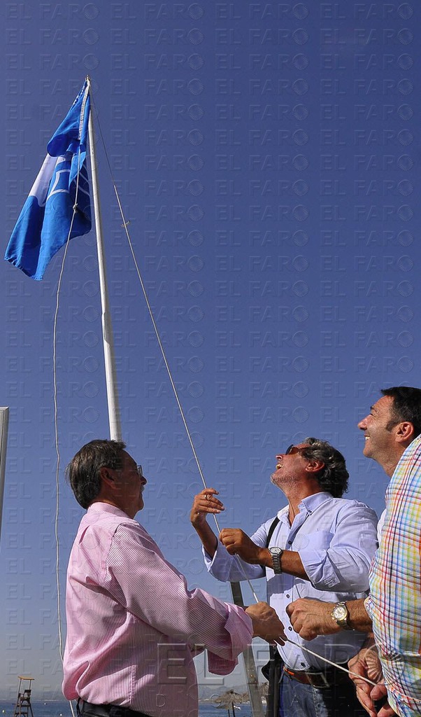 Ceuta revalida sus banderas azules  en las playas de La Ribera y El Chorrillo