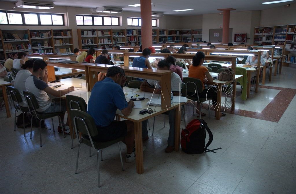 Biblioteca de Ceuta abierta en fines de semana y ampliar horario: las peticiones de MDyC