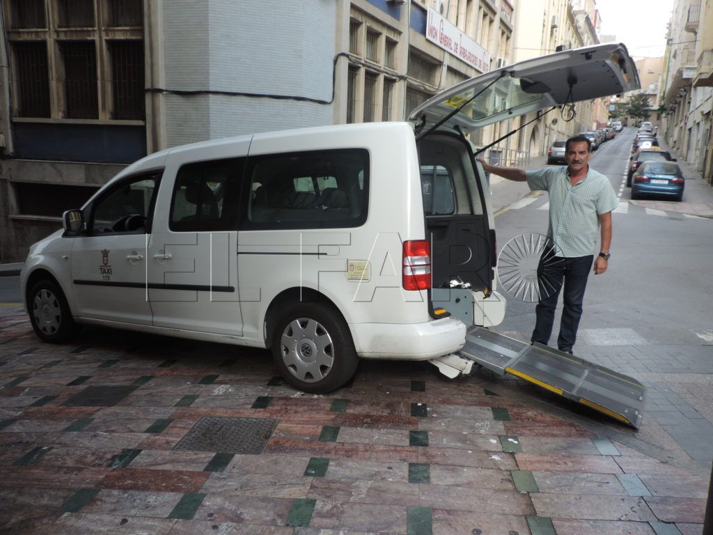 Unanimidad del Pleno para la creación de tres nuevas licencias para taxi adaptado
