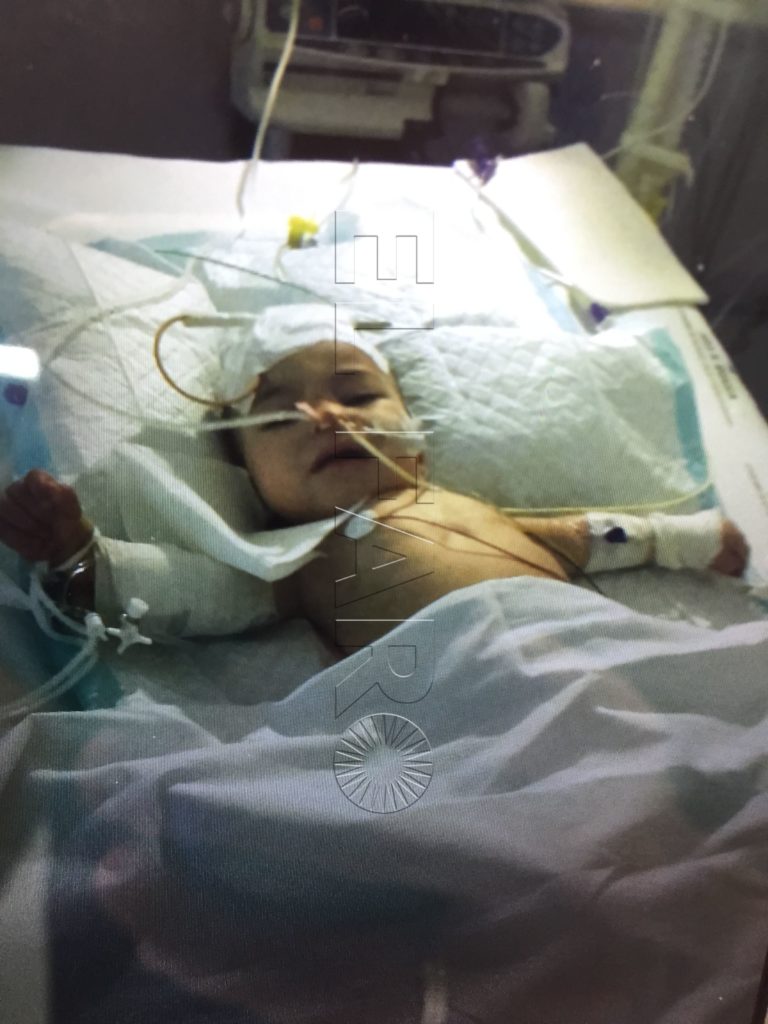 Una madre pide un ‘pase’ a la península para acompañar a su hija de cinco meses en la UCI