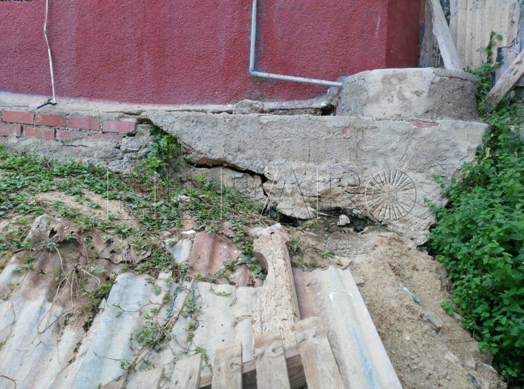 Arcos Quebrados, sitiados por “aguas fecales, ratas y chatarra”