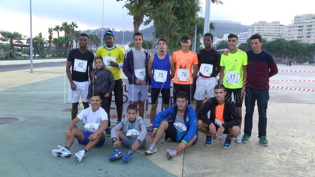 Unos 1.200 atletas participan en los 100 Metros Urbanos