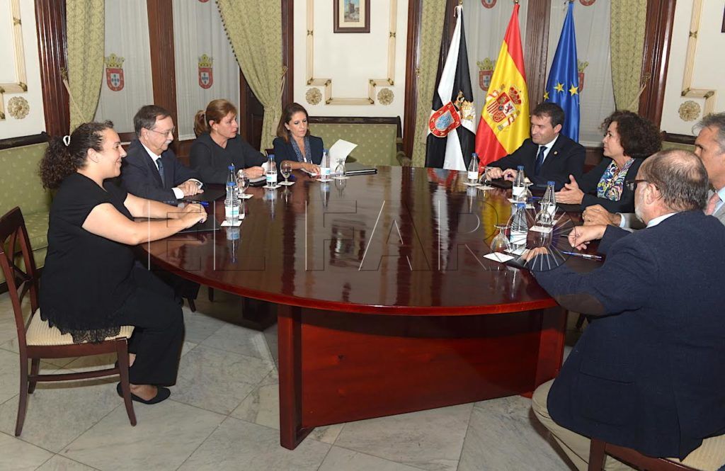 Aranda anuncia que Madrid dará más dinero a la UGR por Ceuta