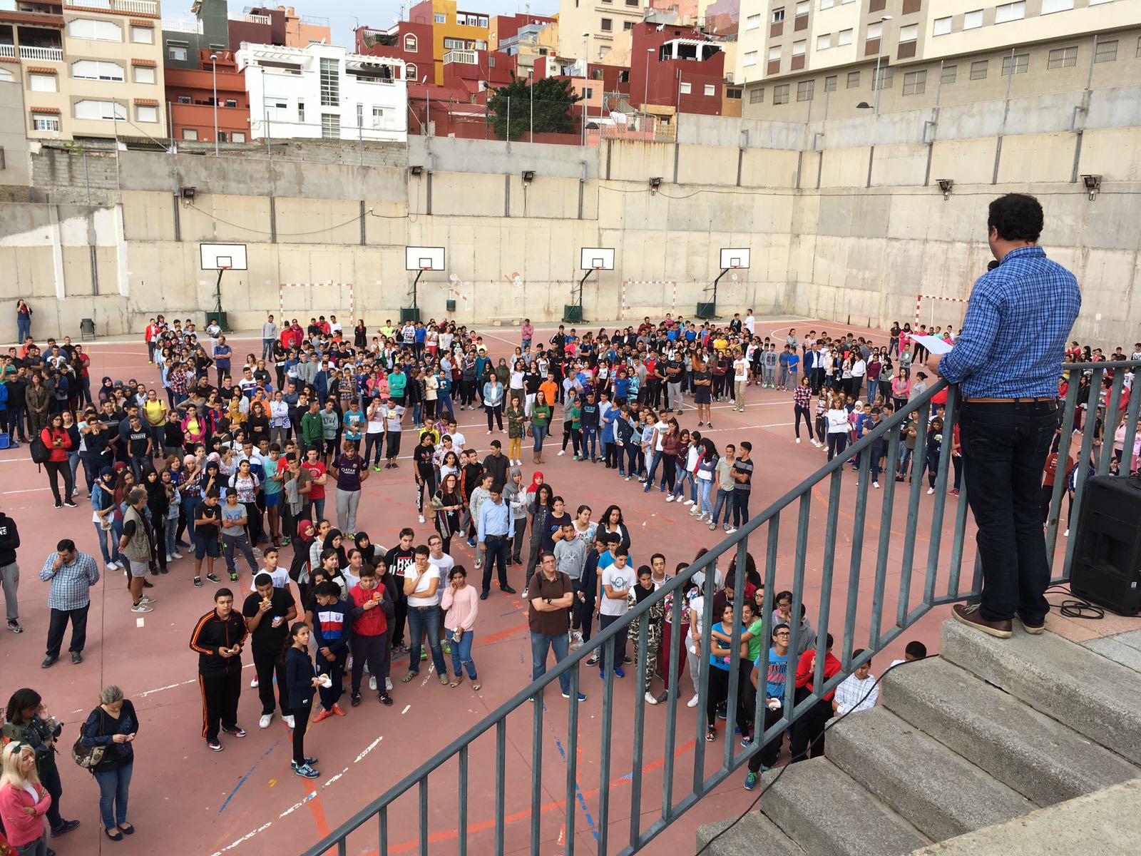Un alumno del IES Campoamor, expulsado tras agredir a un docente