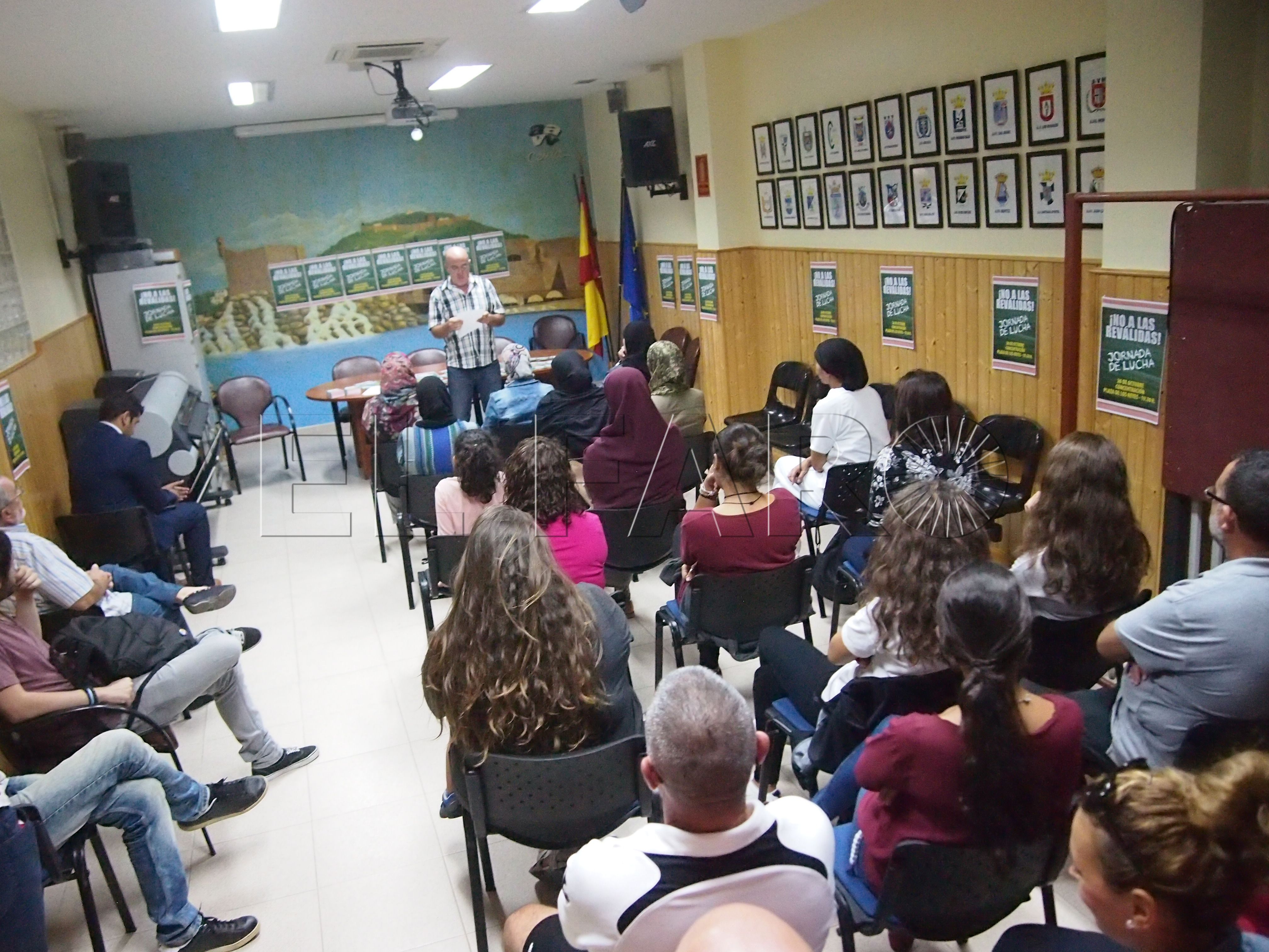 La comunidad educativa y agentes políticos y sociales se unen en la “lucha” contra las ‘reválidas’