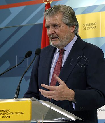 GRA399. MADRID, 28/11/2016.- El ministro de Educación, Íñigo Méndez de Vigo, durante la rueda de prensa ofrecida tras la Conferencia Sectorial de Educación celebrada hoy en la sede del Ministerio, en Madrid. EFE/Fernando Alvarado