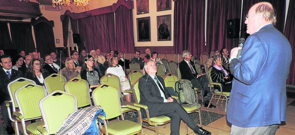 HC Ceuta presenta a miembros del Ejército sus especialidades médicas
