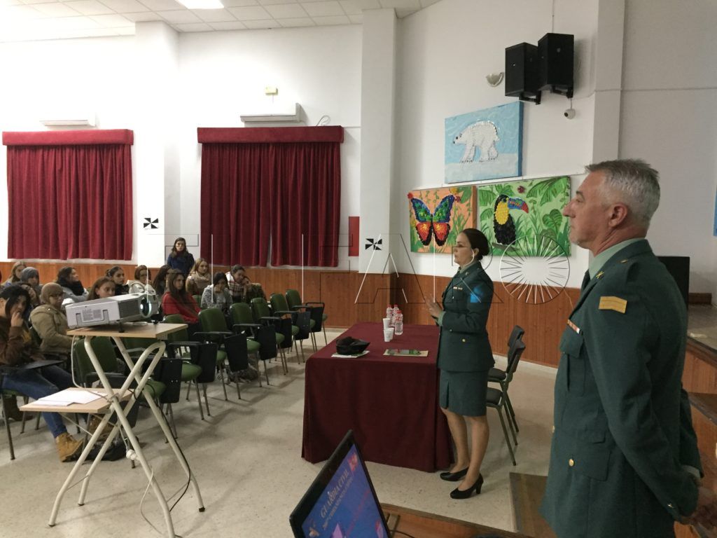 Guardia Civil conciencia a los alumnos del ‘Camoens’ contra la “lacra del siglo XXI”