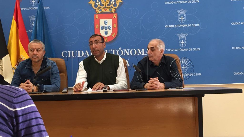 Caballas anuncia una concentración por las colas de la frontera