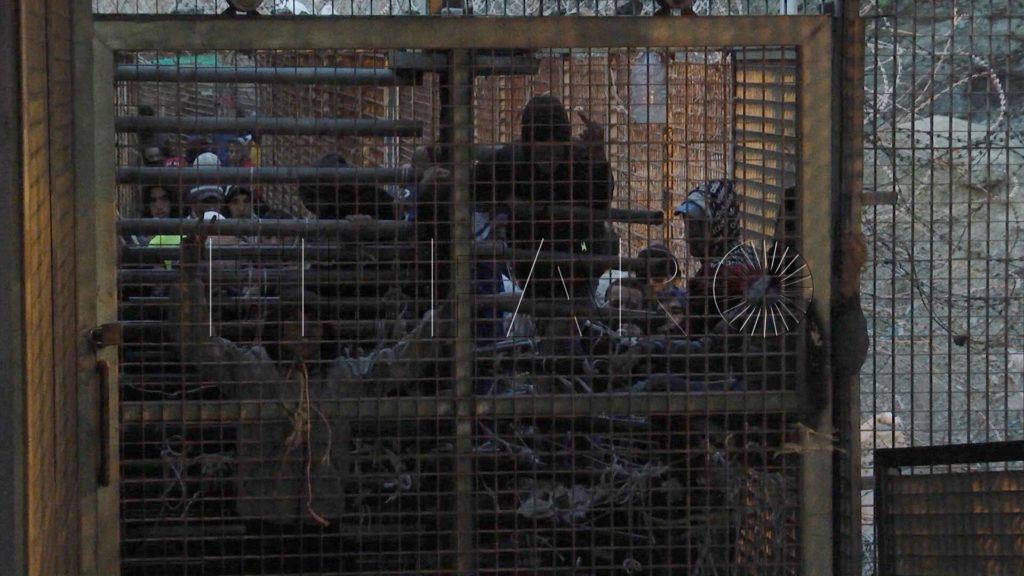 De 30 a 40 porteadoras entran en Ceuta por los tornos del Biutz