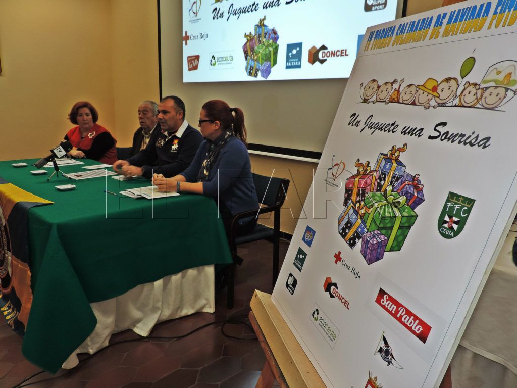 El CD Polillas recoge juguetes con fútbol-sala