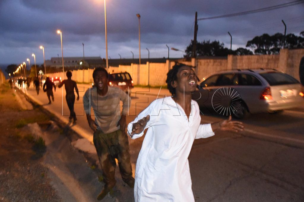 Entrada a Ceuta de unos 400 inmigrantes