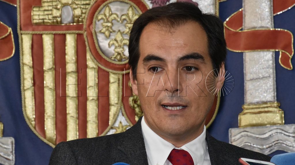El secretario de Estado anuncia medidas urgentes tras reventarse las puertas del perímetro