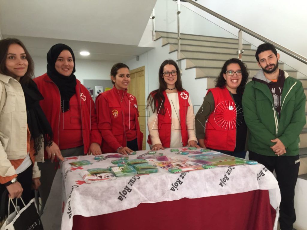 Cruz Roja instala mesas informativas en el Campus por el Día Mundial de la Lucha contra el Sida