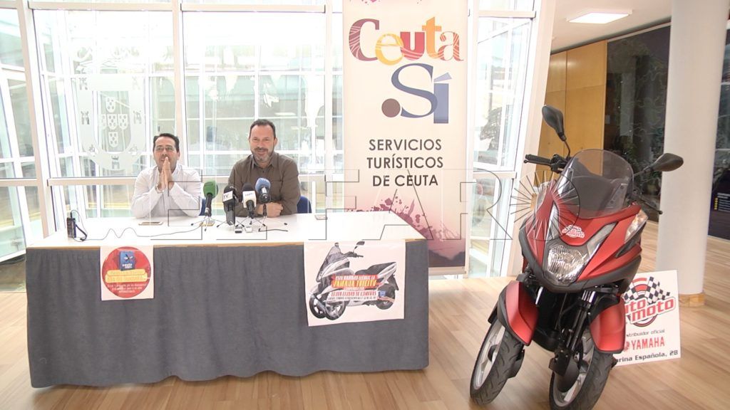 El Faro - El Centro Comercial Abierto sortea una motocicleta entre sus clientes durante la Campaña de Navidad