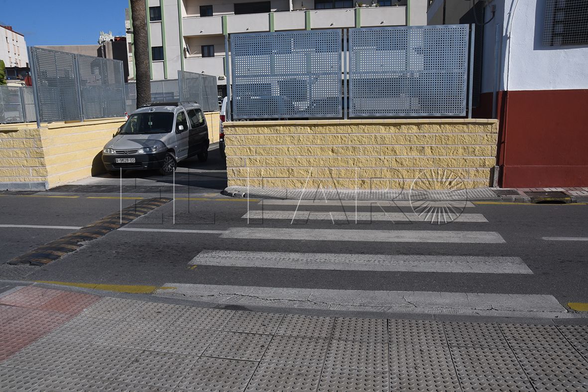 Polémica por  un murete ‘inaccesible’
