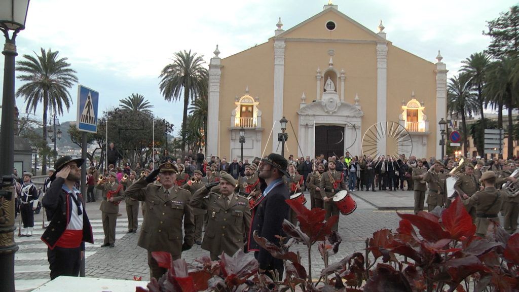 El Faro - Arriado de bandera por San Juan Bosco