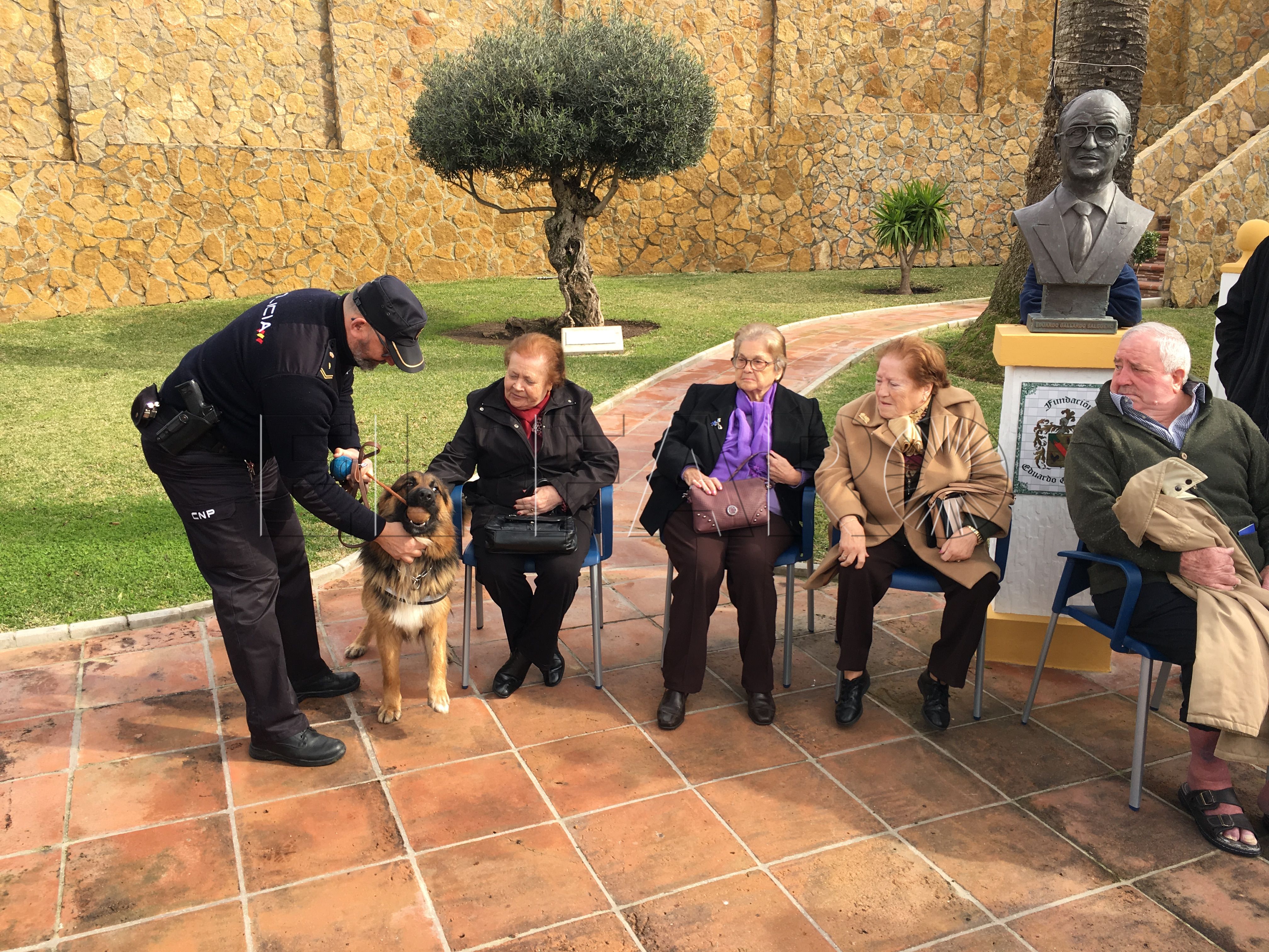 La Policía Nacional visita las instalaciones de la Fundación Gallardo