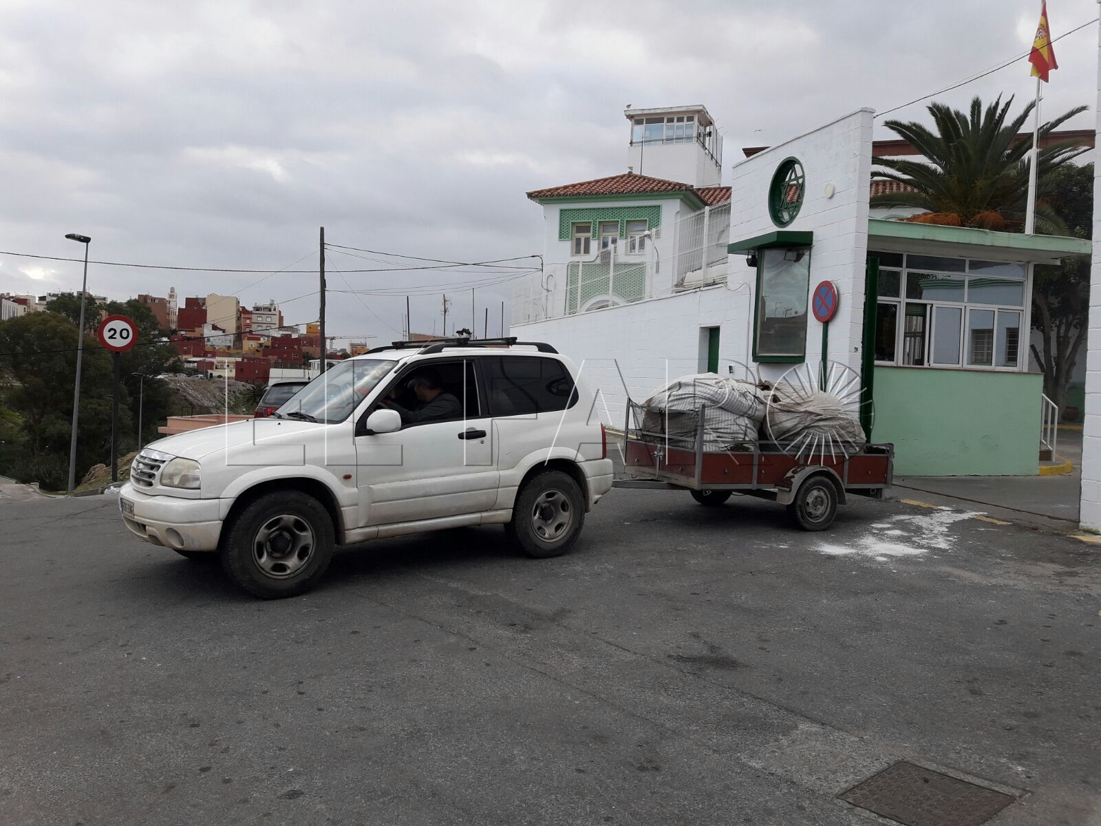 Retiran el estiércol depositado en el centro penitenciario de Los Rosales