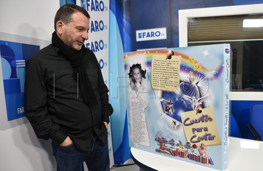 “Los cuentos son un vehículo como otro cualquiera para transmitir magia”