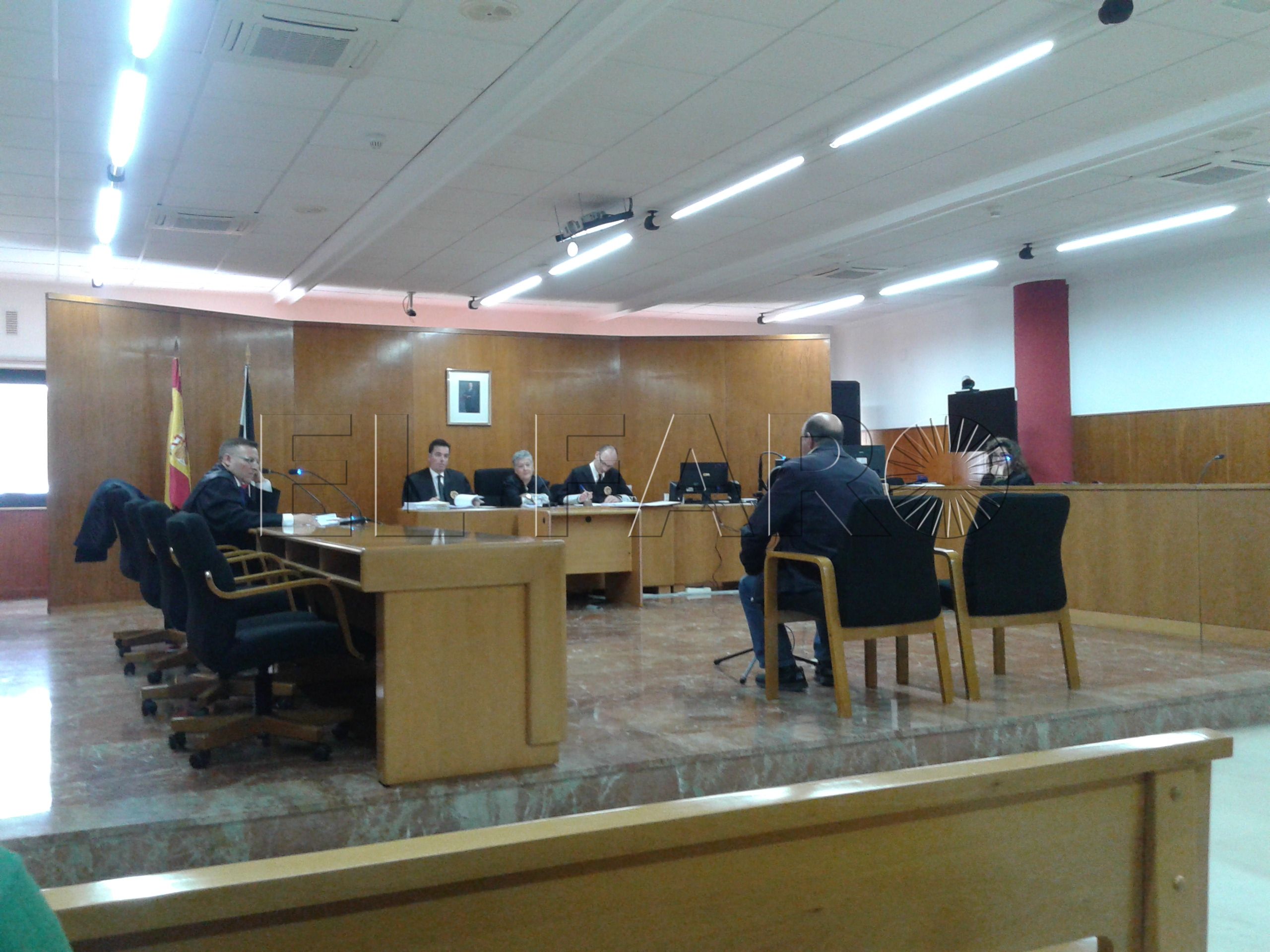 El control de embarque de vehículos en el puerto, al detalle en la Audiencia
