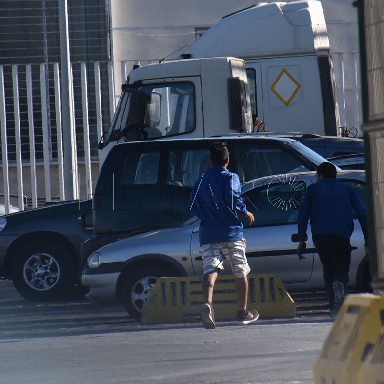 La fiscal pide 9.000€ a dos acogidos en el CETI por daños en la ‘valla’ del Puerto