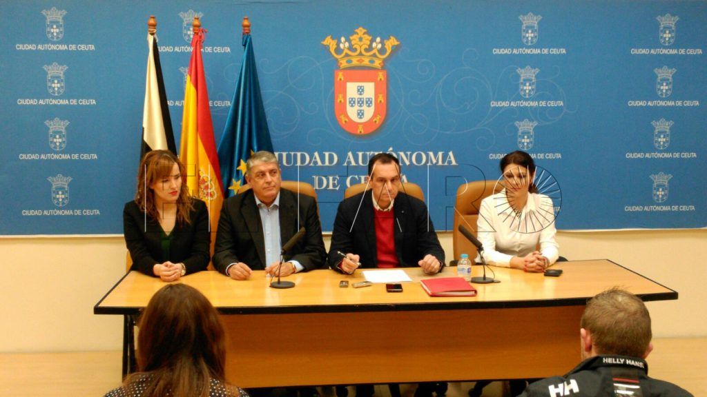 El PSOE pide a Vivas que aparte a Román y Mohamed del Gobierno