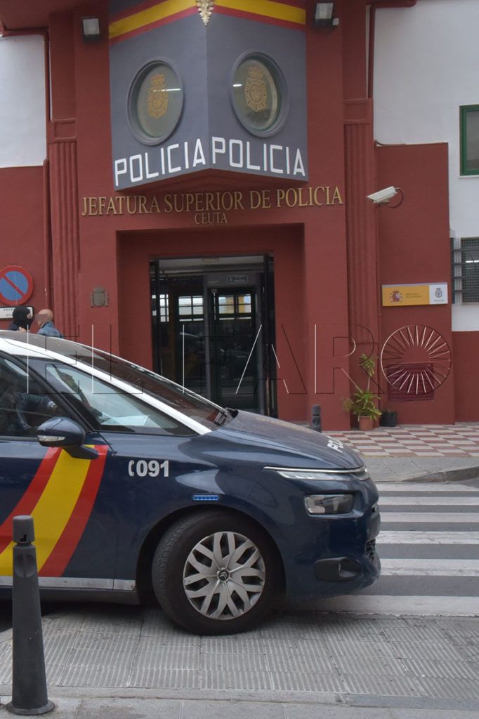 ¿Una granada en el fondo del mar? No, un adorno metálico