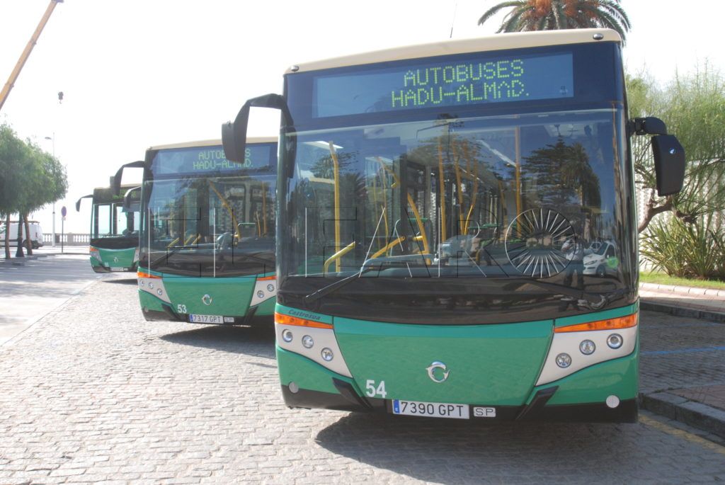 El comité de empresa de los autobuses “baraja convocar parones” en el servicio