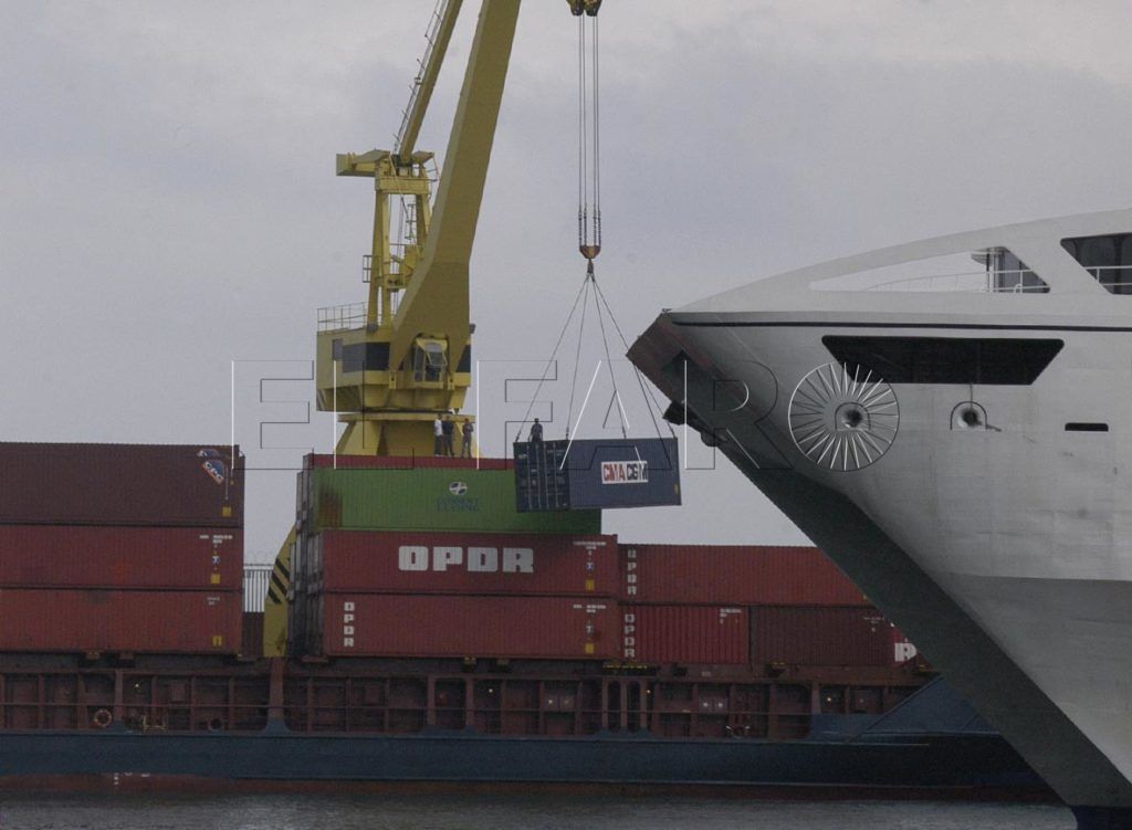 Las mercancías y los contenedores ‘salvan’ el mes de enero en el puerto