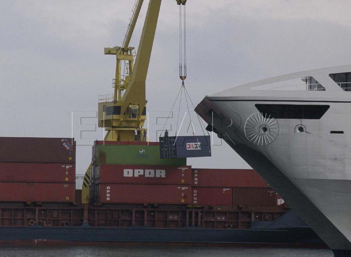Las mercancías y los contenedores ‘salvan’ el mes de enero en el puerto