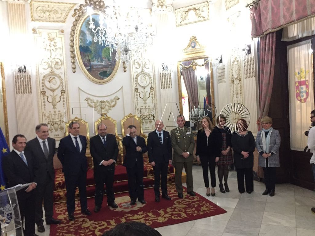Ruiz Moya, distinguido con el Escudo de Oro del Colegio de Farmacéuticos y la Plata de Placa del Consejo General