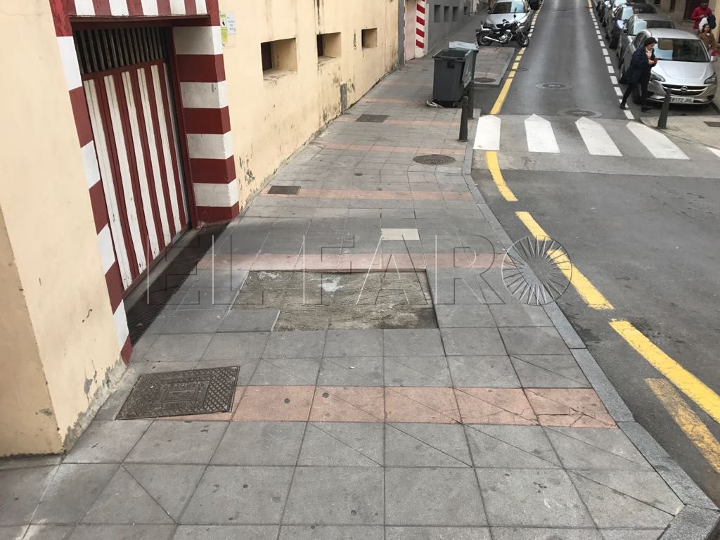 C’s exige que se repare la acera en Salud Tejero