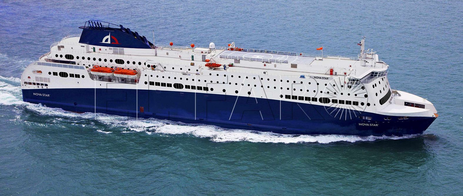 Trasmediterránea fletaría el ‘Nova Star’ si gana el concurso marítimo de Fomento