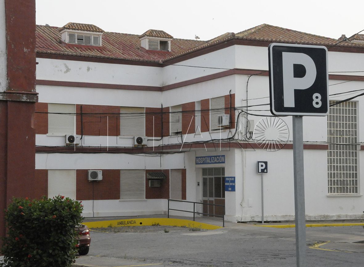 Marea negra denuncia la situación de los vigilantes de la Clínica Militar
