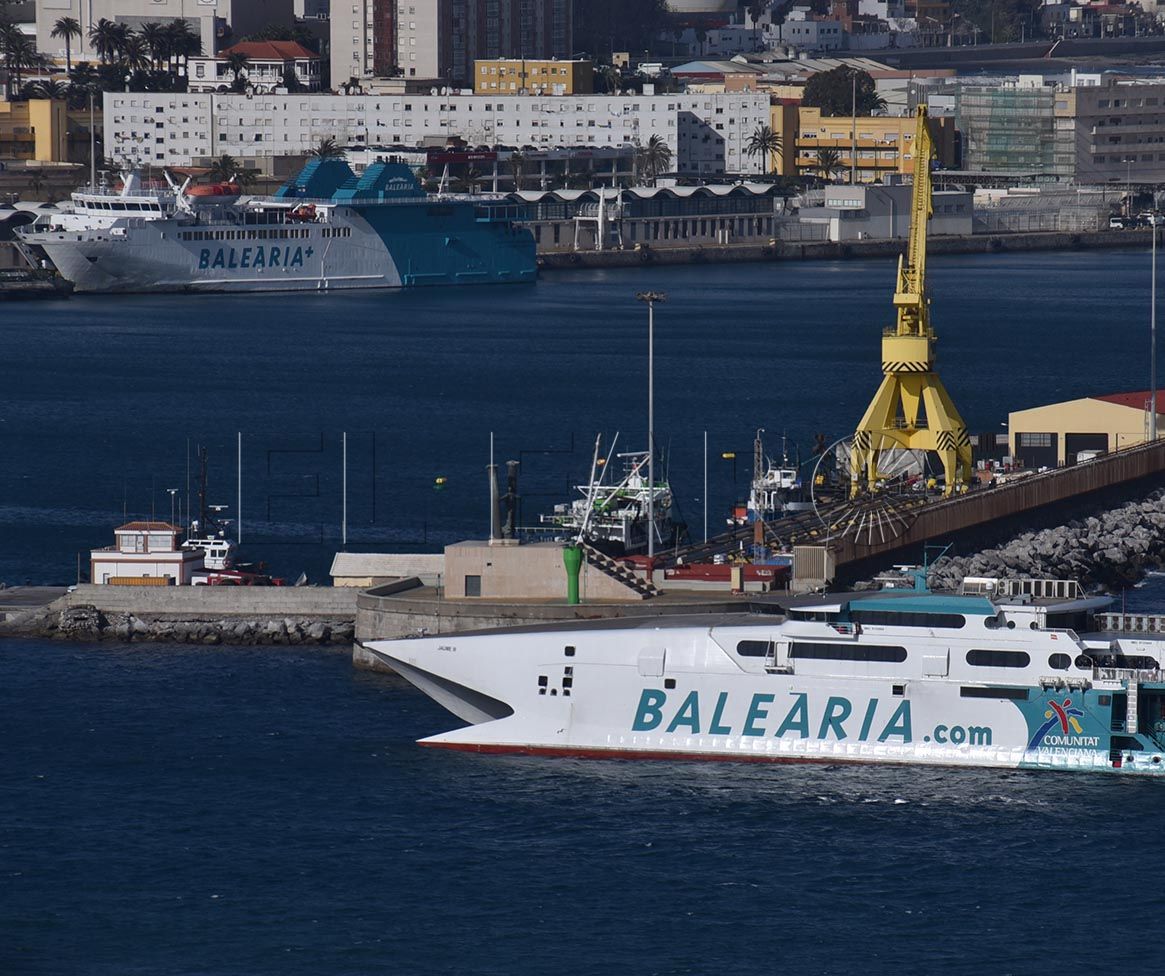 Baleària seguirá dos años como adjudicataria de la línea pública