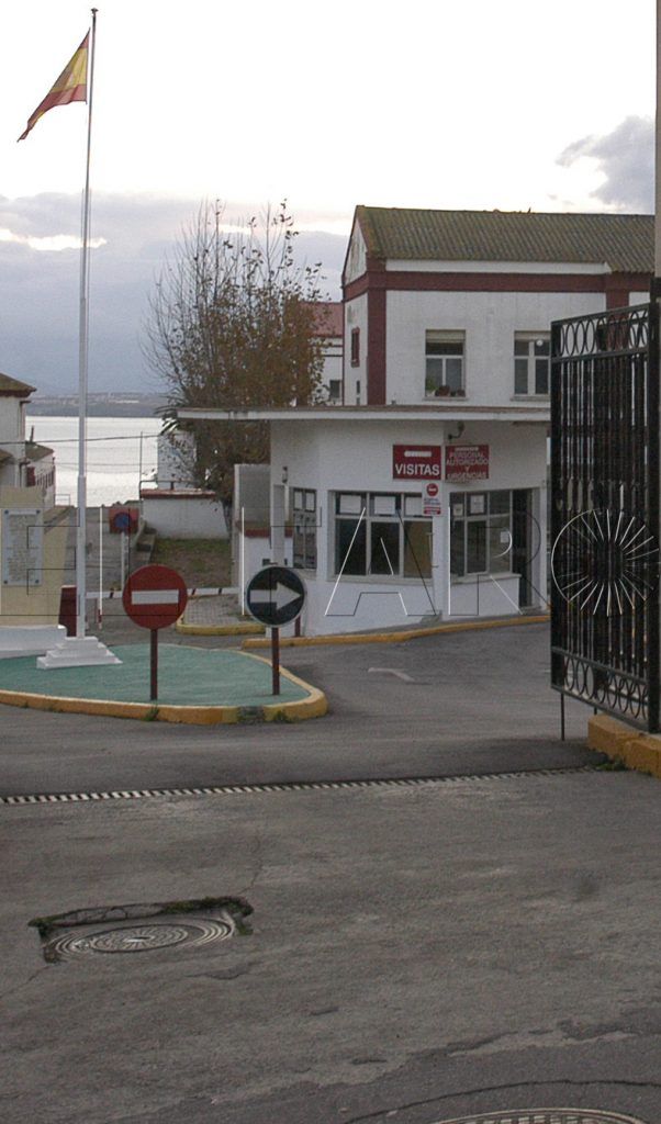 Los vigilantes del Clínico Militar siguen trabajando aun sin cobrar
