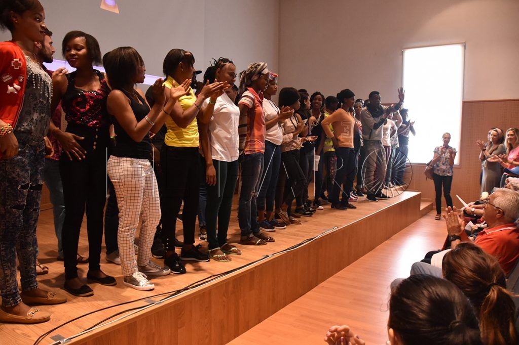Un teatro lleno de sentimientos y emociones por el ‘Día de África’