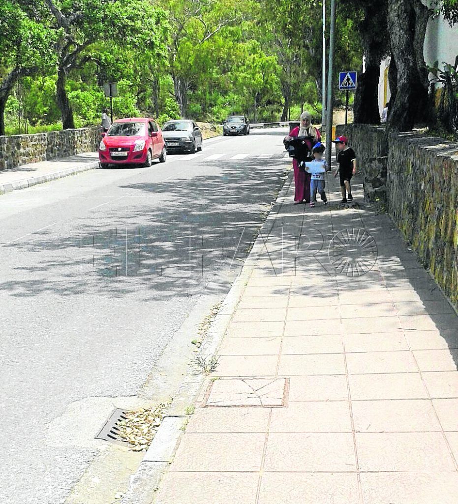 Benzú exige la vuelta del policía local de la barriada