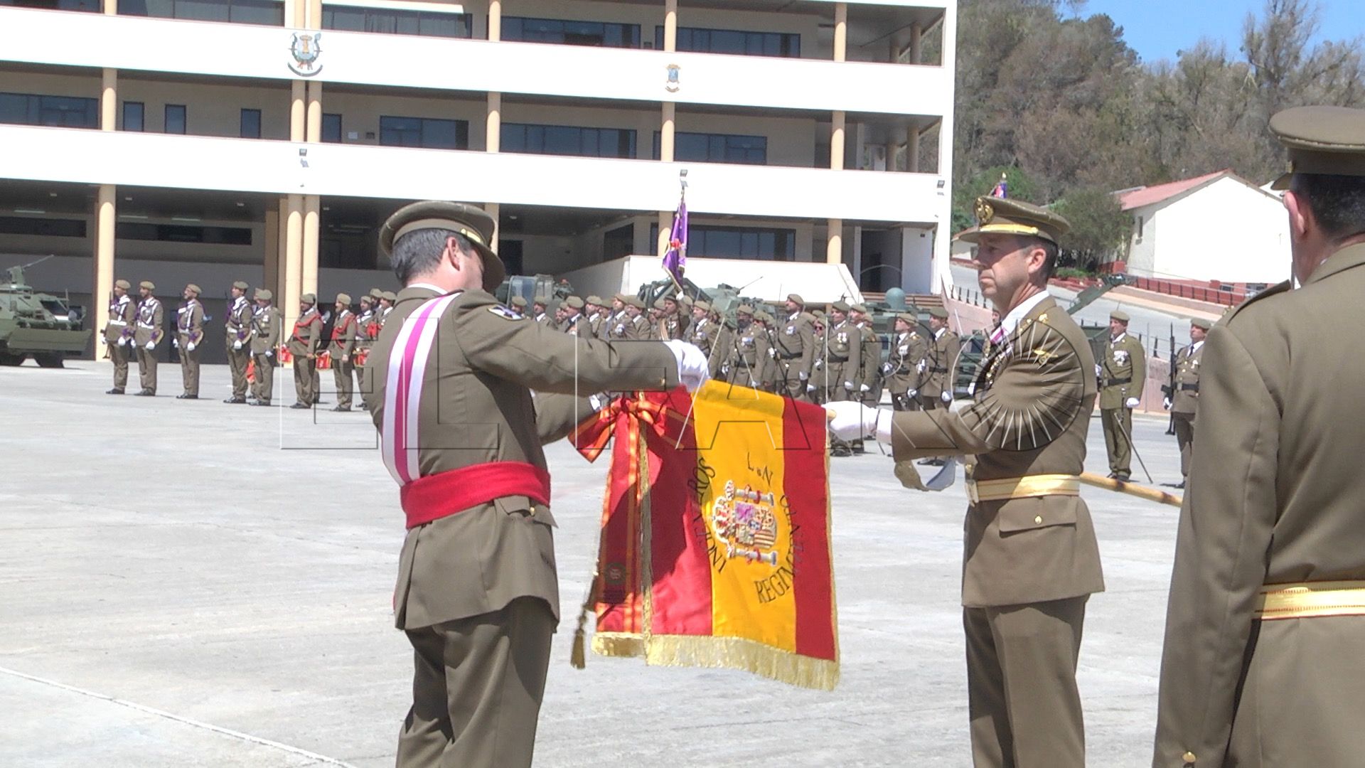 El Estandarte del RING-7 recibe la 2ª Corbata de la Laureada Colectiva de la Real y Militar Orden de San Fernando