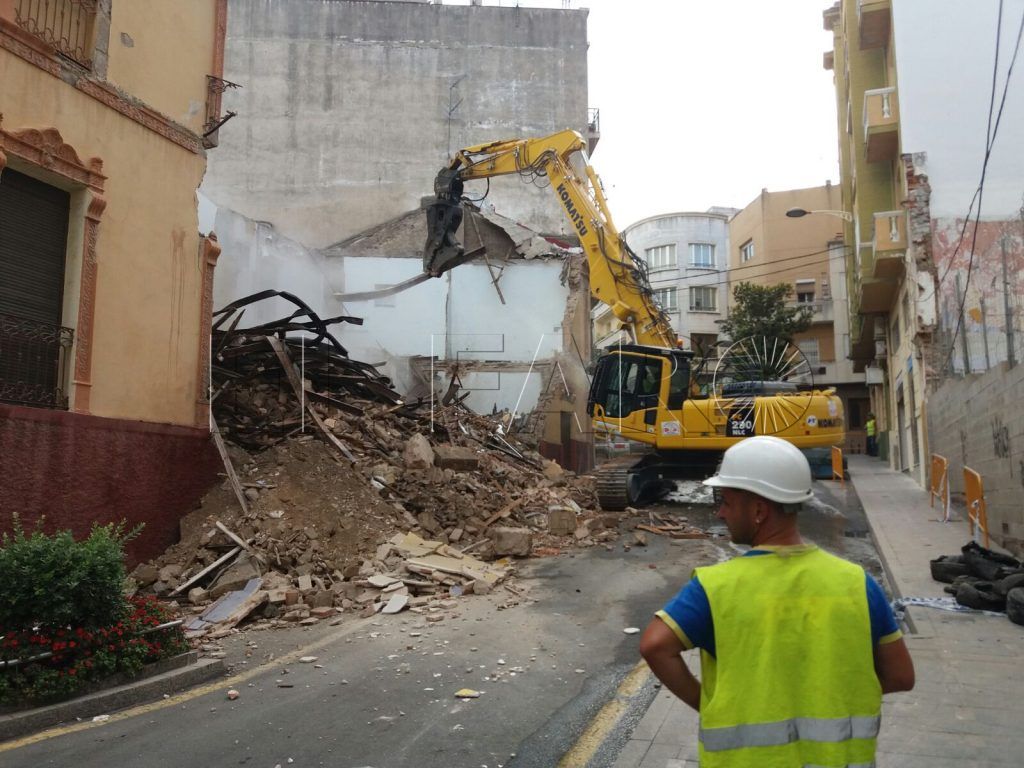 Comienza el derribo del inmueble de Teniente Pacheco
