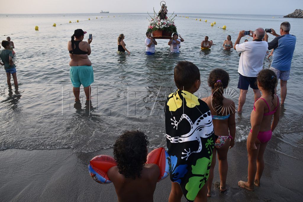 La Virgen del Carmen bendice las aguas de Benítez