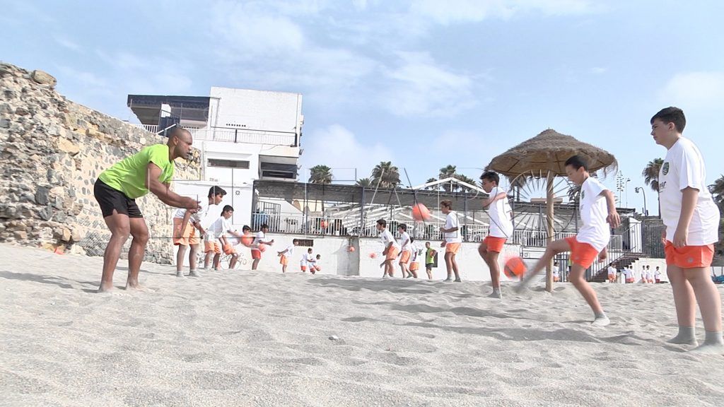 El fútbol se traslada a la arena