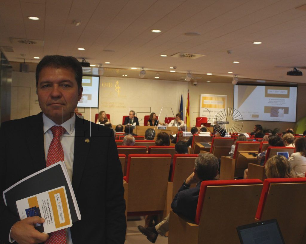 Roviralta asiste a una reunión sobre los retos de la profesión médica